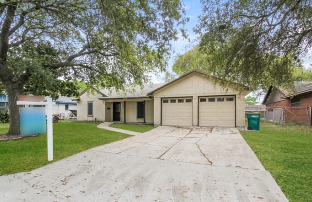 701 Inwood Drive - 701 Inwood Drive, Baytown, TX 77521