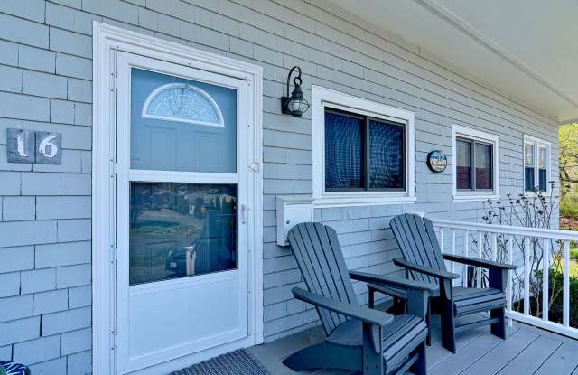 WINTER RENTAL: Two Beaches Cottage Gallery 4