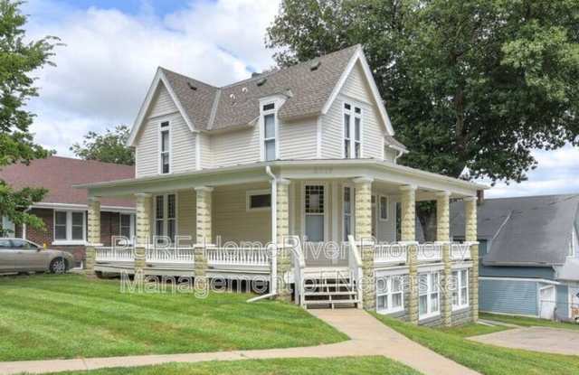 2518 Woolworth Avenue Gallery 2