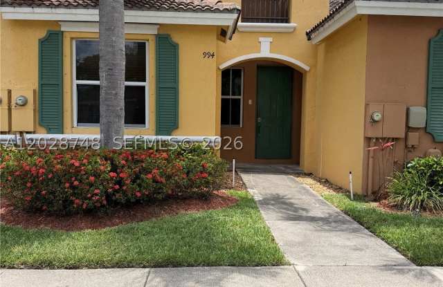 994 NE 42nd Ter photos photos