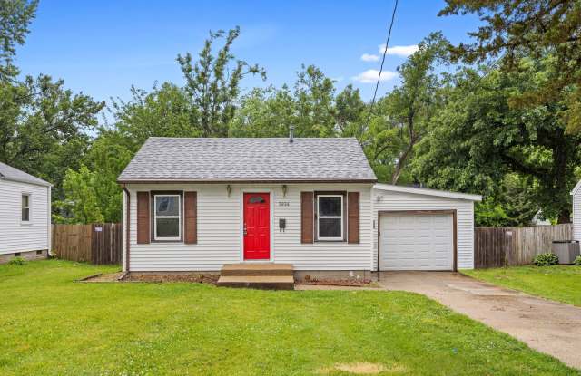 1 Bedroom/ 1 Bath Home - Fenced in back yard and 1 Stall Garage photos photos