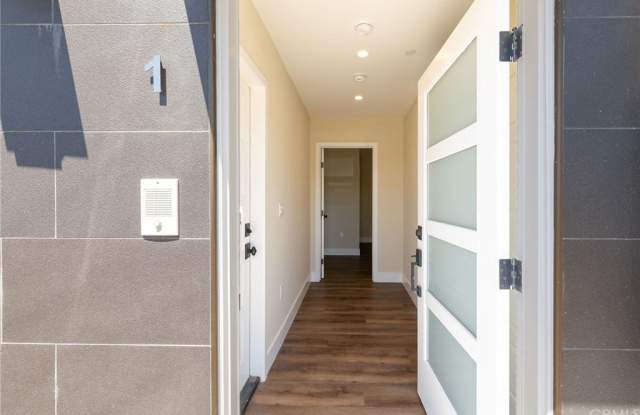 11845 Grevillea Avenue Gallery 2