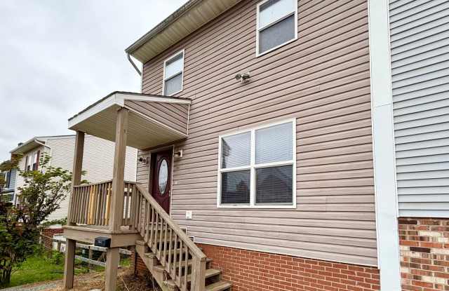 1457 Avon Street - Charming 3 Bedroom Duplex with Fenced Yard! Gallery 4