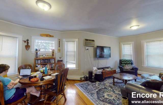 8 Chapman Pl. - 8 Chapman Place, Cambridge, MA 02138
