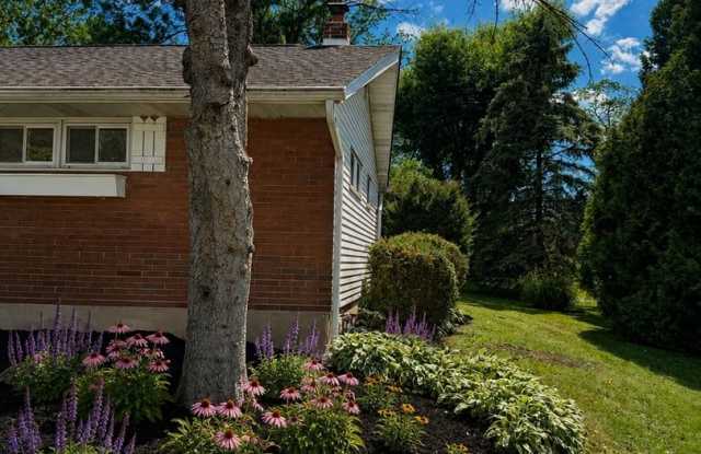 Spacious 3BR House in Warminster Gallery 4