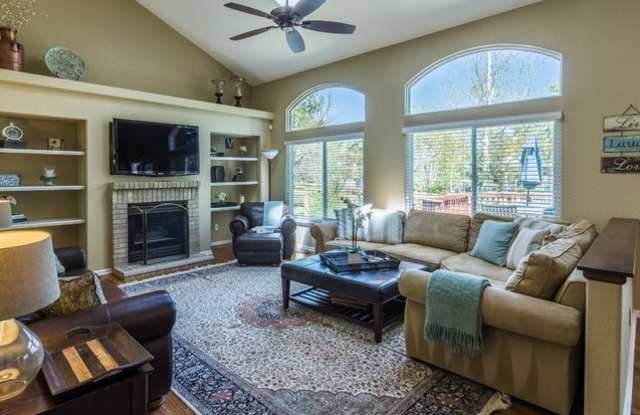 Spectacular 5 Bedroom Home in Rock Creek Gallery 3