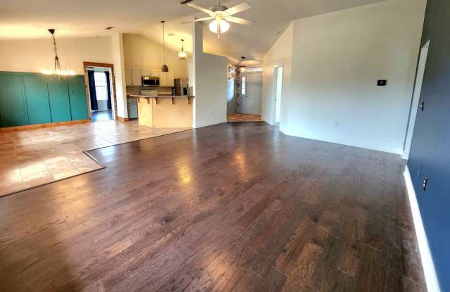 Adorably Styled and Updated 4 bedroom 2 bath Brick home located in Pace Community of La Floresta! Gallery 4