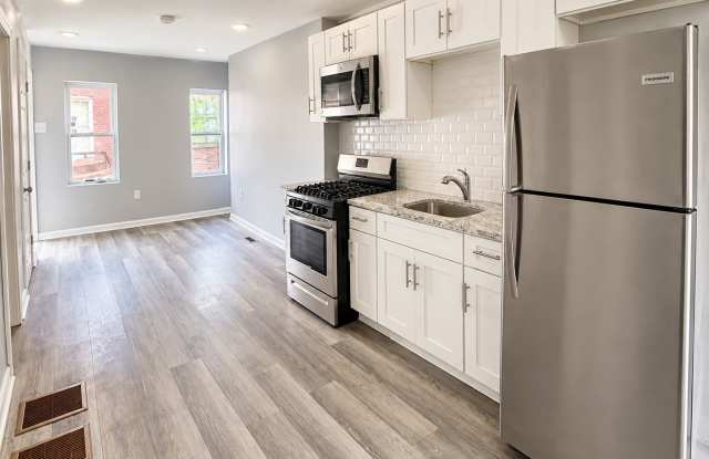 Bright 2-Bedroom Home with a Stylish Kitchen & Central Air Gallery 1
