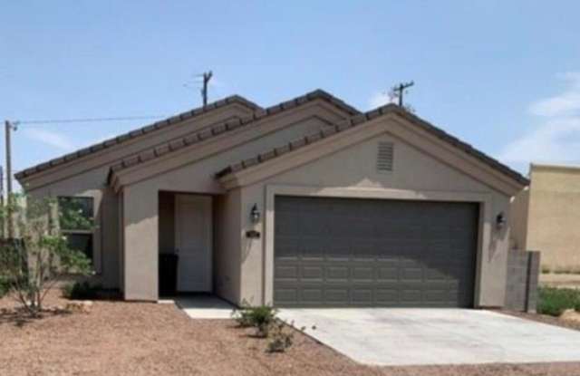 1827 Chicago Avenue - 1827 Chicago Avenue, Kingman, AZ 86401