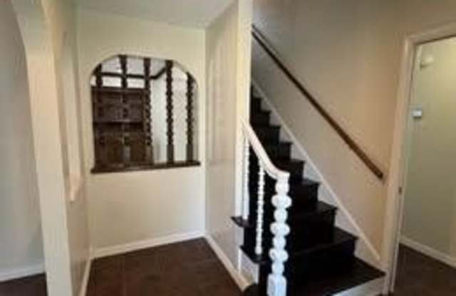 5705 W Wilshire Boulevard Gallery 4