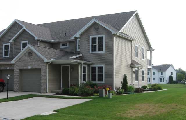 Beautiful 2 Bedroom Condo in the Gardens! - 134 Tulip Boulevard, Goshen, IN 46526