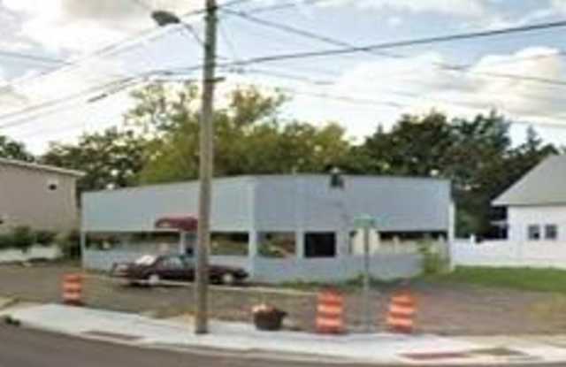2406 Corunna Road Gallery 3