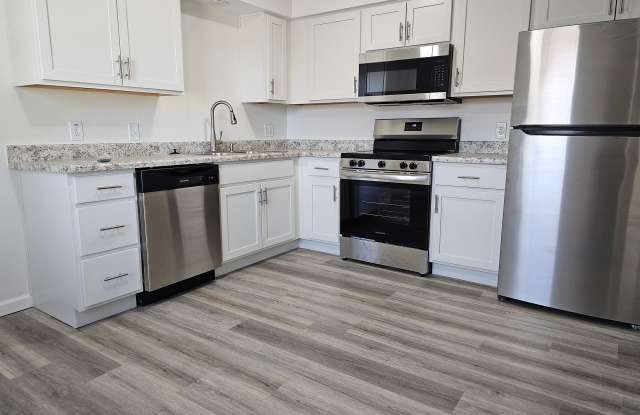 3BR Townhome – Remodeled Kitchen, Garage, In-Unit Laundry | Rossford Schools | Pet-Friendly photos photos