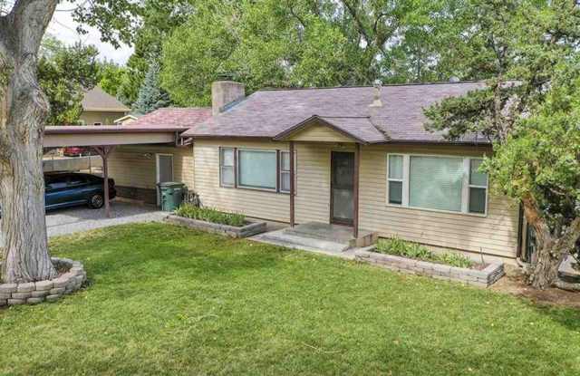 All utilities included 3-bedroom, 2-bathroom home in the Redlands photos photos