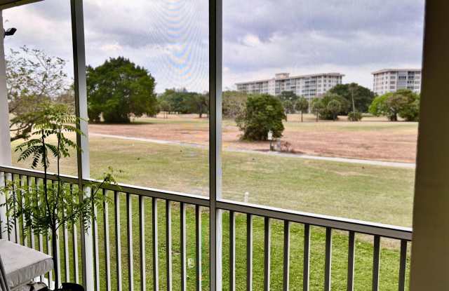 2900 N Palm Aire Drive photos photos