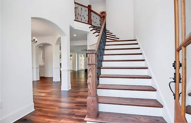 6081 Diamond Place Gallery 4
