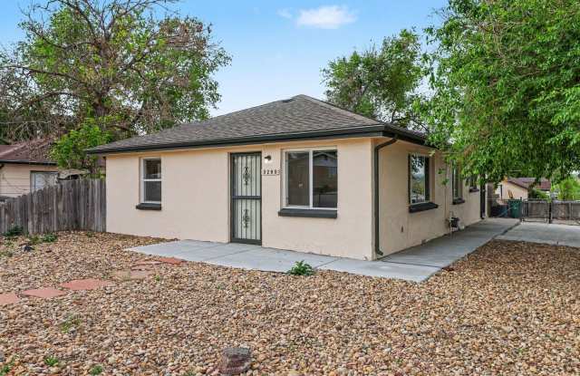 Newly remodelled 3 bedroom ranch - available May 1st!!! photos photos