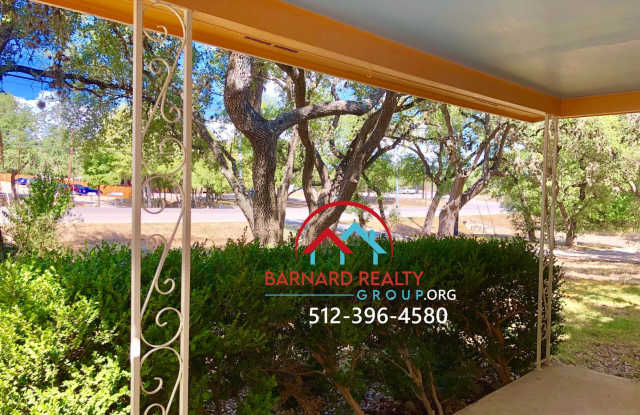 Available Now: 2/1 Just Outside City Limits on Large Lot Gallery 4