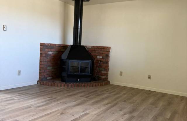 3 Bedroom, 2 bath home located in the heart of Prescott Valley. Gallery 4