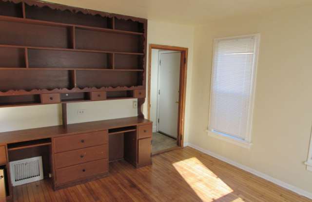 Spacious Madison 4-Bedroom Near Camp Randall - Available 8/15/2027 Gallery 3