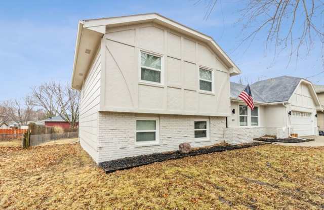NEWLY RENOVATED!! 4 Bed, 2 Bath Cozy Home in Ankeny photos photos