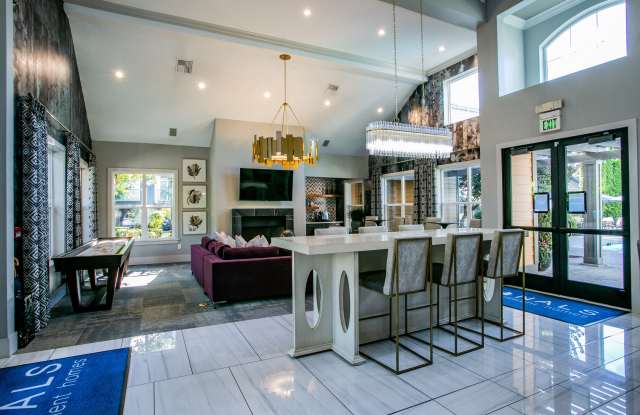 The Colonnade Luxury Townhome Apartments Gallery 4