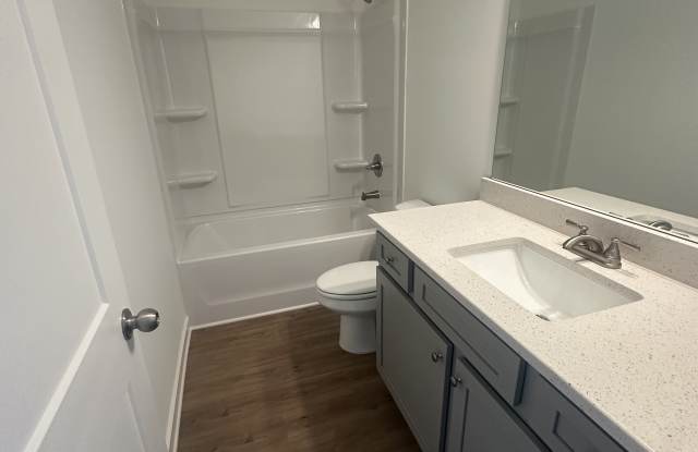1481 Lake Dr Gallery 4