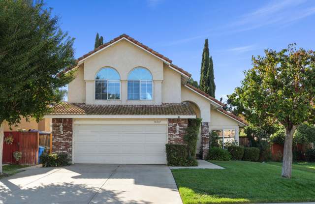 30207 Silver Ridge Ct. Temecula CA 92591. Upgraded Kitchen, 1970 Sqft, Two-Story, Travertine Tile, Beautiful Yard, Gardener Included. - 30207 Silver Ridge Court, Temecula, CA 92591