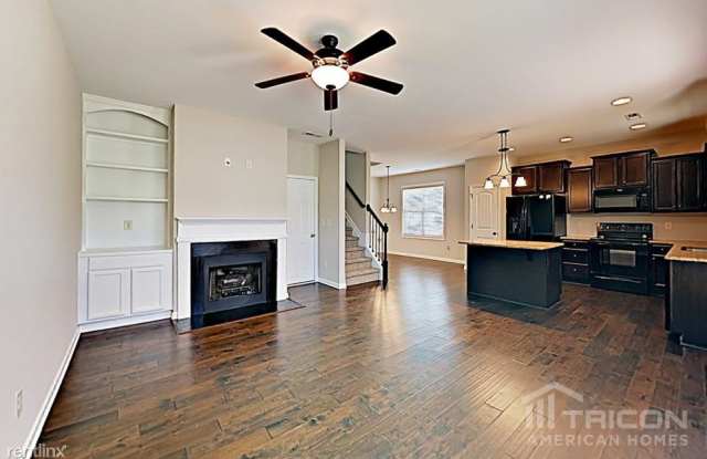 192 Golden Gate Pkwy Gallery 4