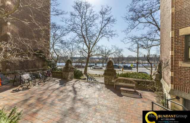 993 Memorial Dr photos photos