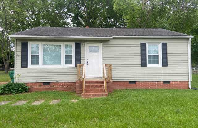 2 Bedroom, 1 Bathroom House in High Point! photos photos