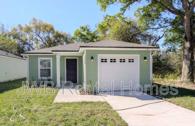 1442 27th St E photos photos