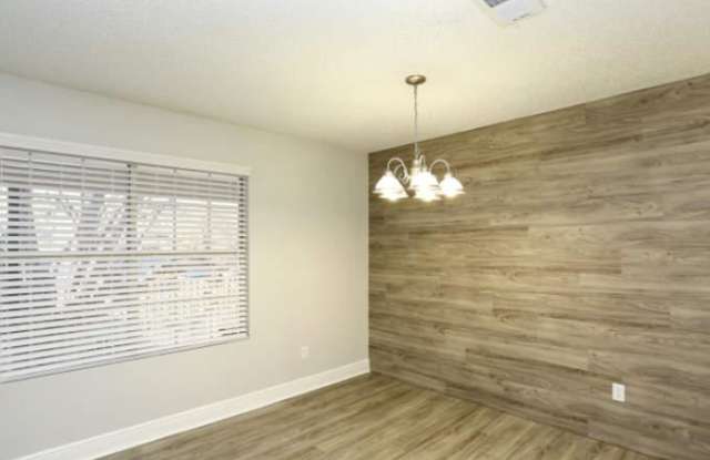 2165 W Anderson Ln Gallery 3