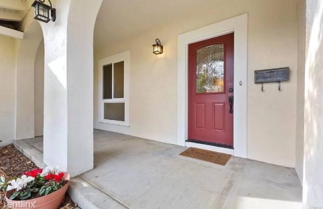 2537 Lariat Ln Gallery 2