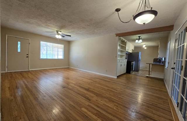 1303 Sunset Dr Gallery 3