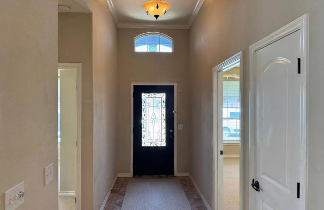 Zero lot line 3 bed, 2 bath home in Highpoint Village! Gallery 3