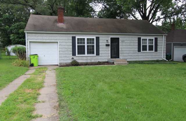 1/2 Off Your August 2025 Rent On This 2 Bedroom 1 Bath Home in Roeland Park photos photos
