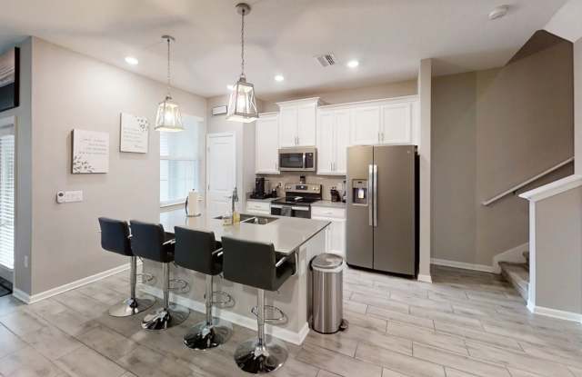 Charming 3BR Townhome in Championsgate - 8511 Golf Way, Four Corners, FL 33896