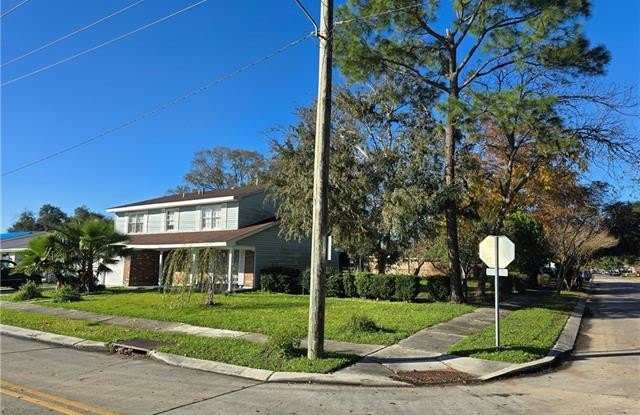 800 OAKWOOD Drive Gallery 2