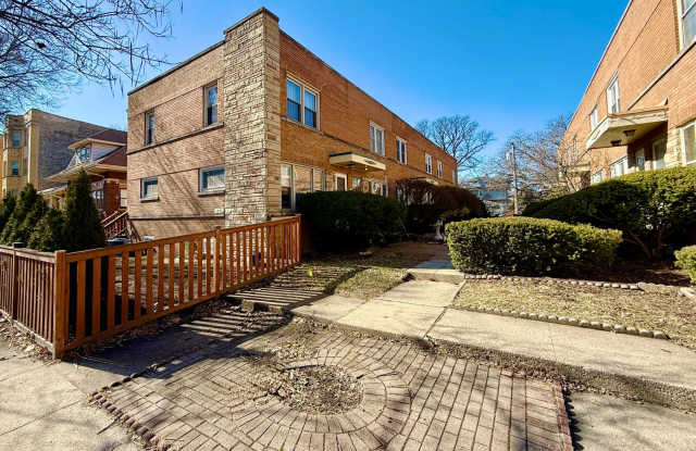 HOME SWEET HOME! 2 Bed / 1 Bath Townhome Available in Oak Park! photos photos