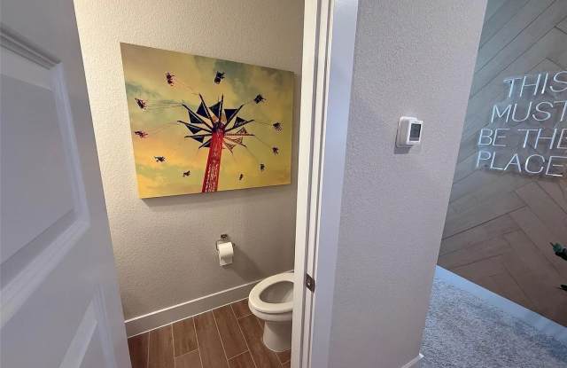 Room in 4 Bedroom Home at Craven Hill Ln Gallery 4