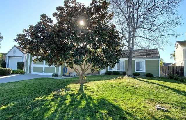 Rare 3 Bed / 2 Bath with Huge Backyard! photos photos