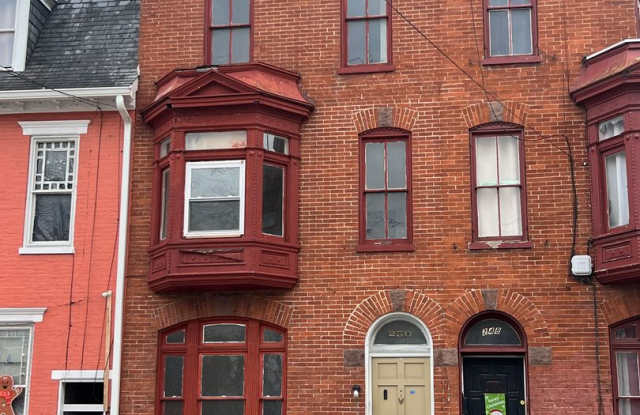 4 bedroom single family row house in York! - 250 East King Street, York, PA 17403