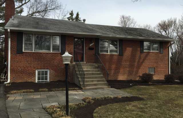 1426 MAYFLOWER DRIVE Gallery 2