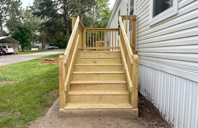 402 Lilly Ln. Gallery 2