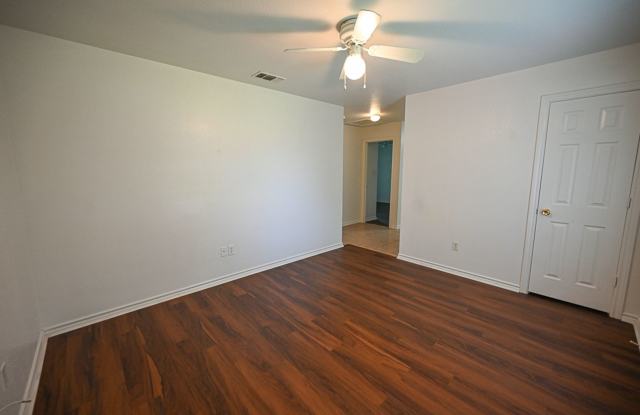 4 plex -Unit A. 2 bed 1 bath in Boyd TX Gallery 4