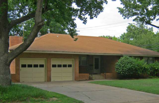 Move-In Special! 1/2 off 1st Month! (3) Bed/(2) Bath + (2) Living Areas Avail NOW! photos photos