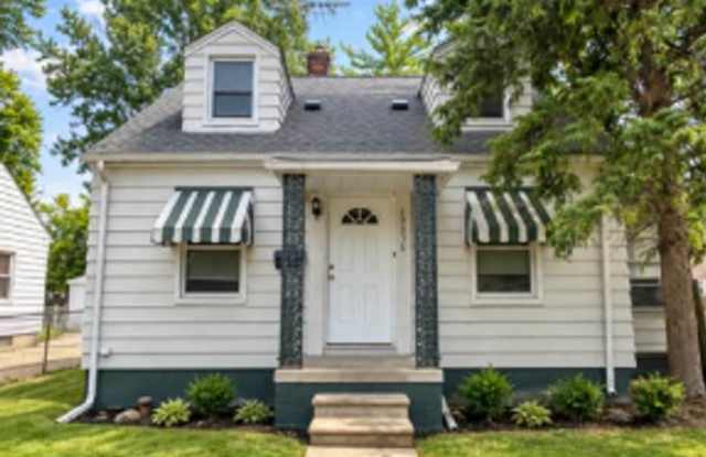 Updated Bungalow w/ full basement and garage Gallery 1