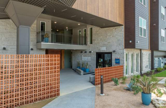 Rhett Gallery 3