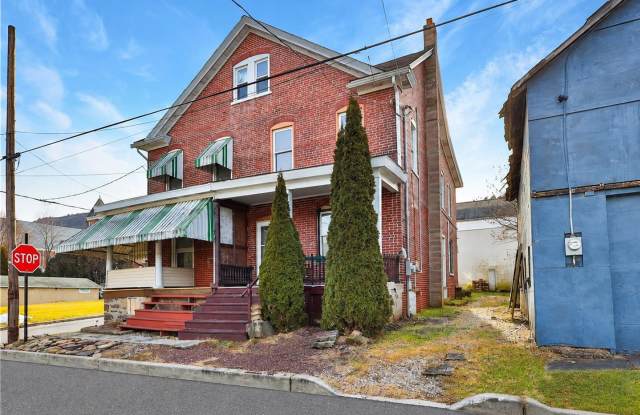 All-brick 4-bedroom, 1-bath twin home in Nesquehoning Borough Gallery 1